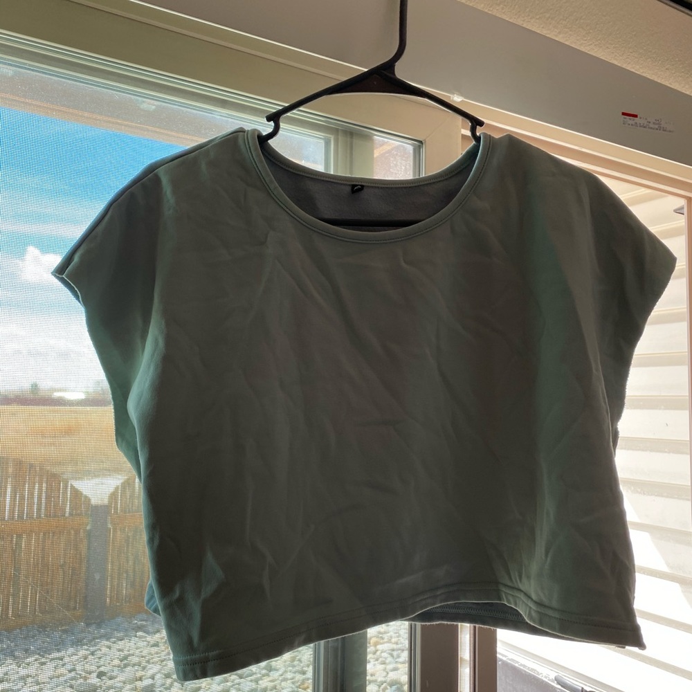 Short sleeve crop shirt